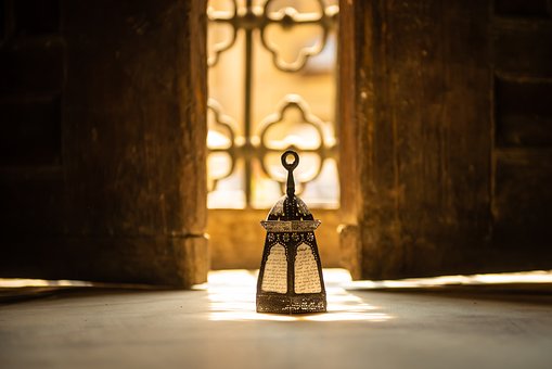 Pourquoi les musulmans jeûnent-ils le mois de Ramadan ?