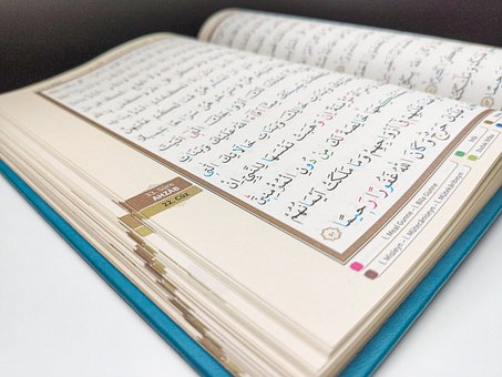 Which methodology is used to interpret the Quran?