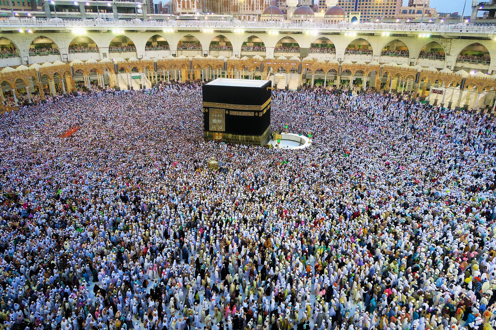 Por que os adeptos do Islã empreendem a peregrinação hajj?