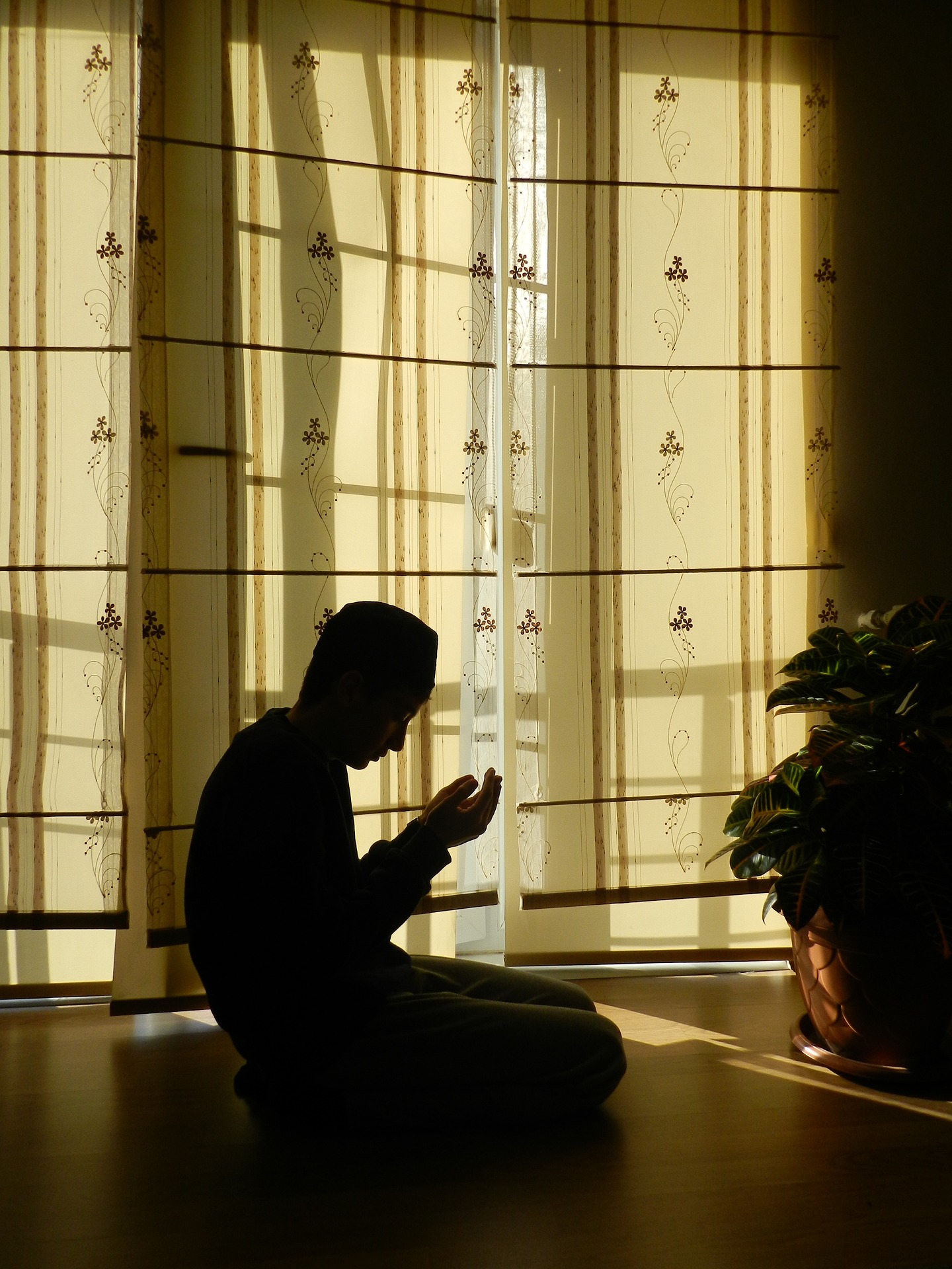 Con người có cần tôn giáo không?